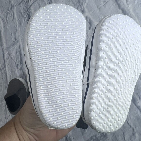 BABY SHOES, two pairs, size 0 to 3 months and size 2 - Picture 6 of 6